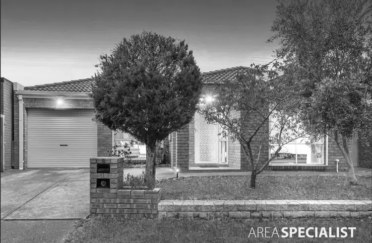 8 Turquoise Close, St Albans VIC 3021