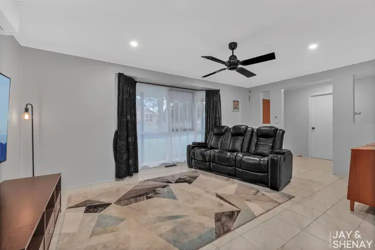 Second view of Homely house listing, 8 Douglas Rise, Endeavour Hills VIC 3802