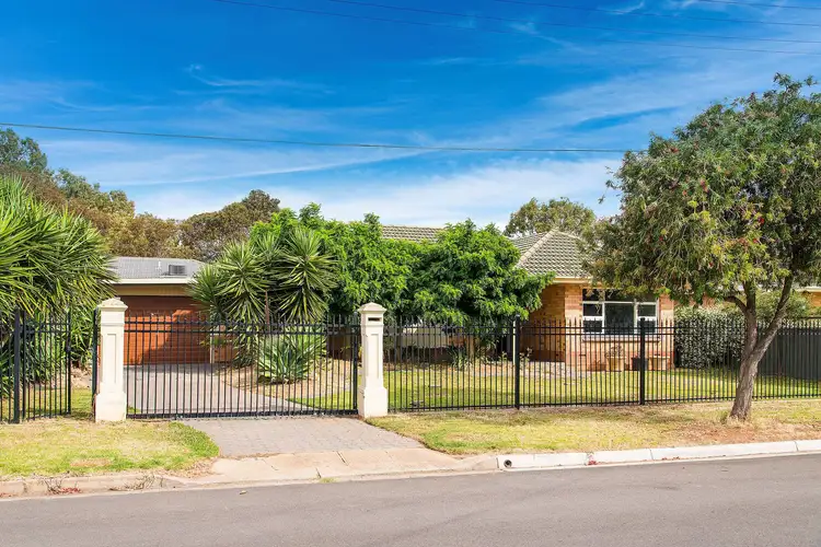 5 Warner Crescent