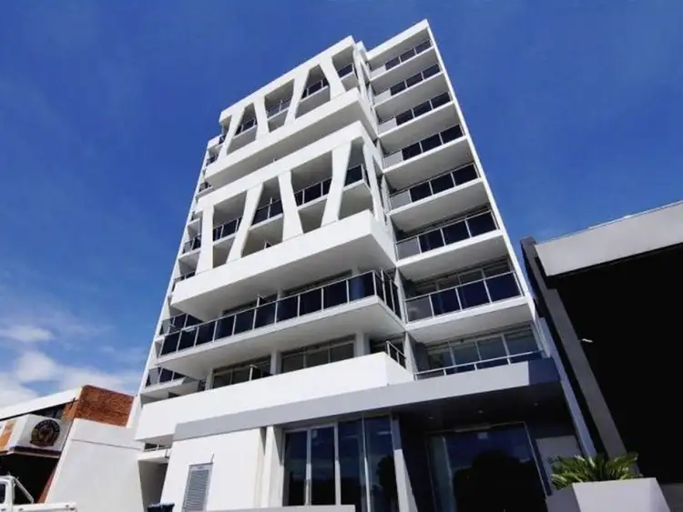 33 Racecourse Road