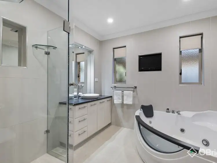 Sixth view of Homely house listing, 2 Forrest Court, Endeavour Hills VIC 3802