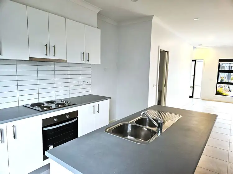 Fifth view of Homely townhouse listing, 28 Cassius Circuit, Cranbourne North VIC 3977