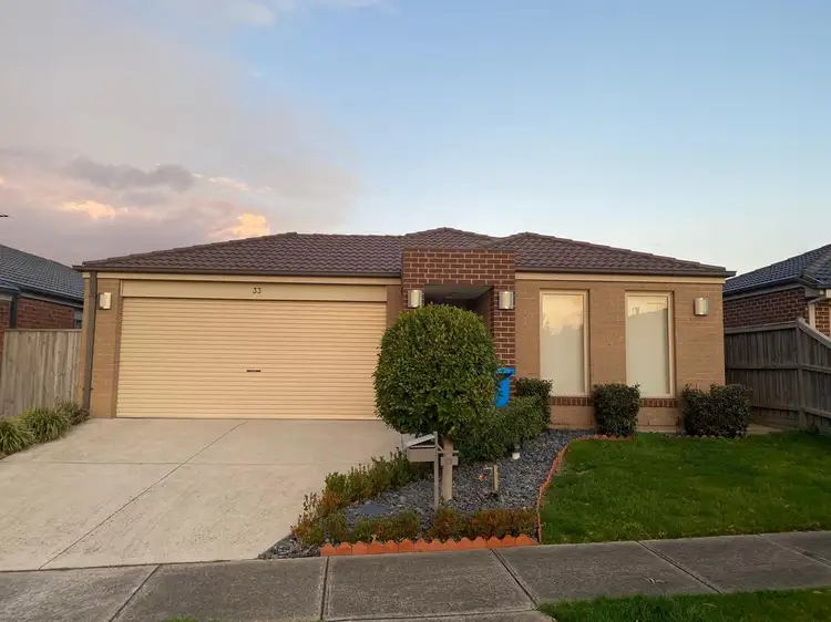 33 Valencia Circuit, Cranbourne VIC 3977
