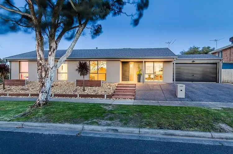8 Porto Court, Cranbourne North VIC 3977