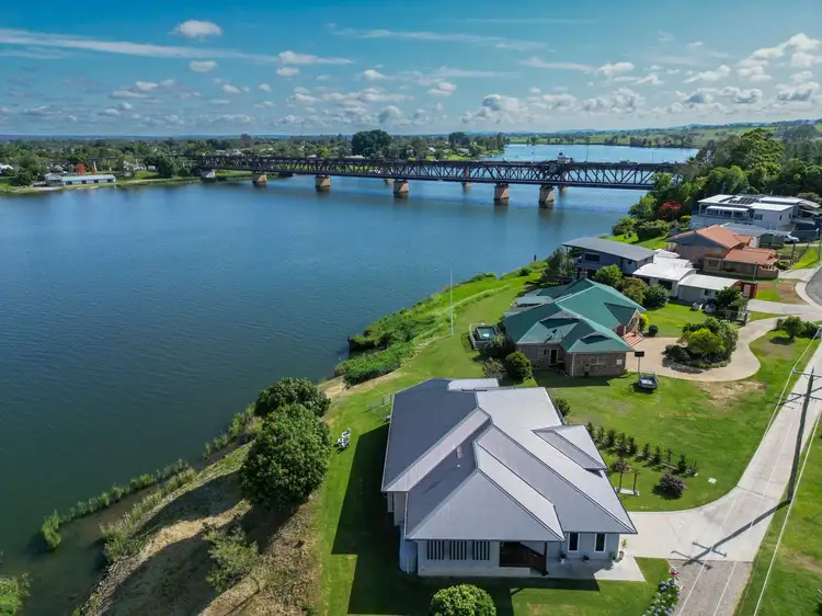 17 Riverside Drive, South Grafton NSW 2460