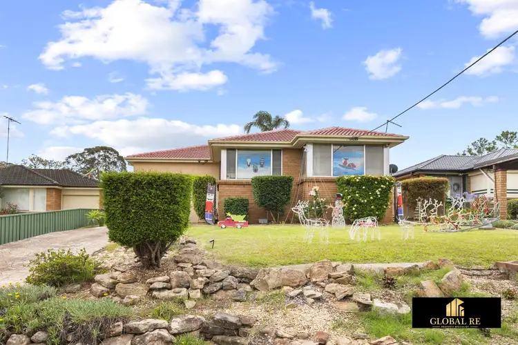 7 Loddon Cr, Campbelltown NSW 2560