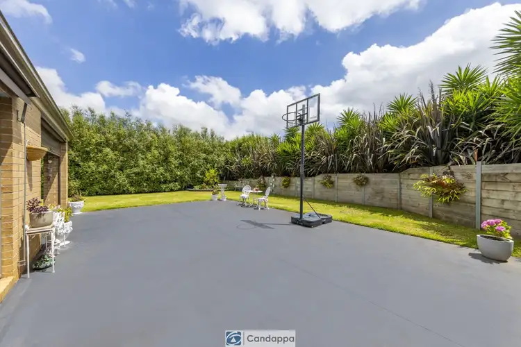 Fifth view of Homely house listing, 4 Kensington Square, Drouin VIC 3818