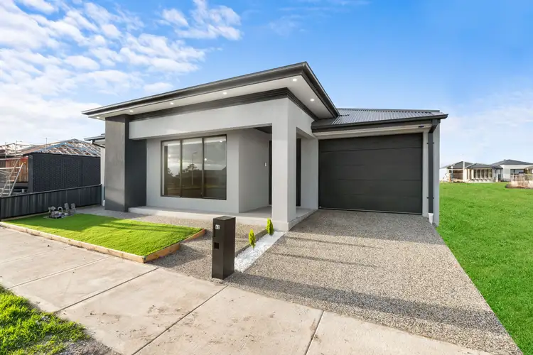 62 Darwinia Drive, Mickleham VIC 3064