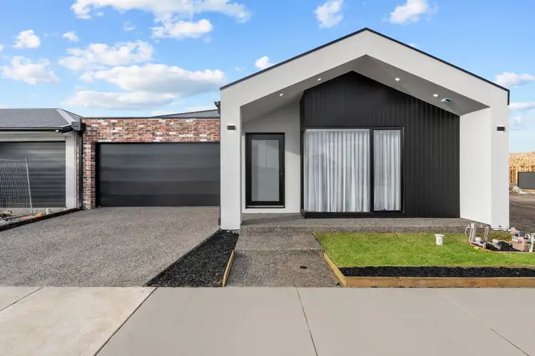 88 Darwinia Drive, Mickleham VIC 3064
