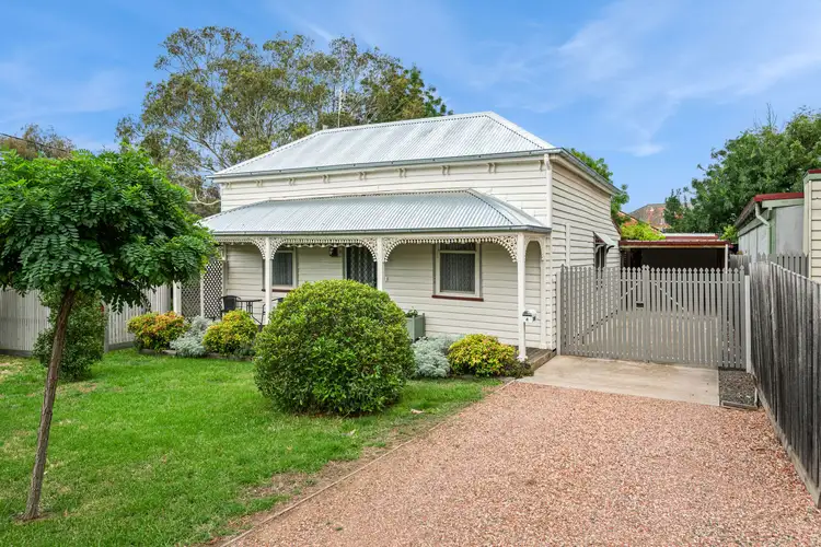 4 Glencoe Street, Kennington VIC 3550