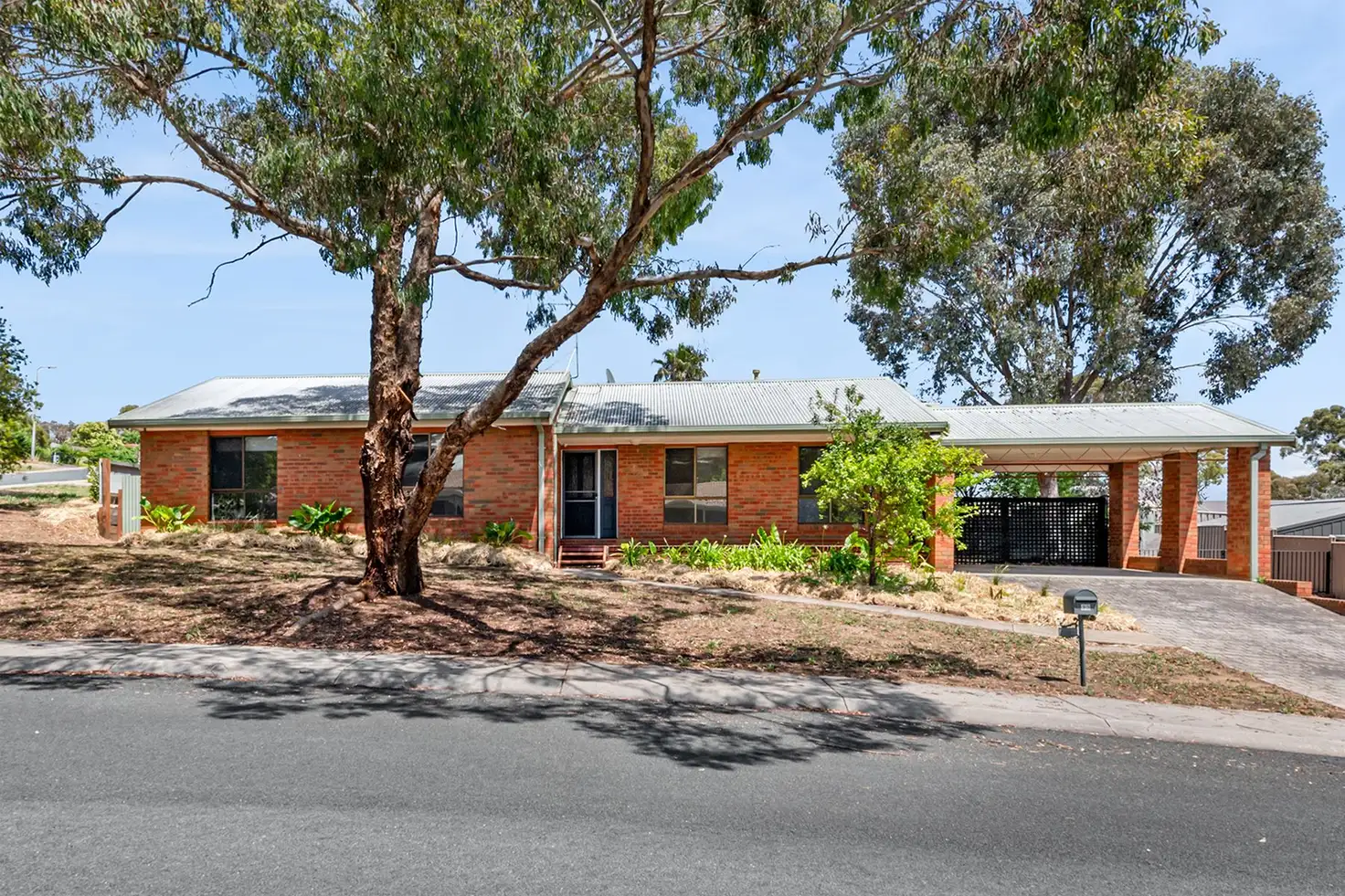 Main view of Homely house listing, 33 Derby Grove, Flora Hill VIC 3550