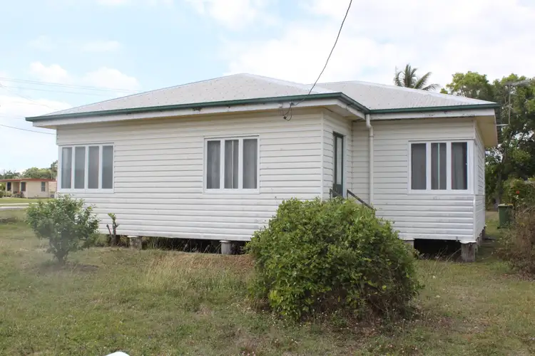 17 East Street, Sarina QLD 4737