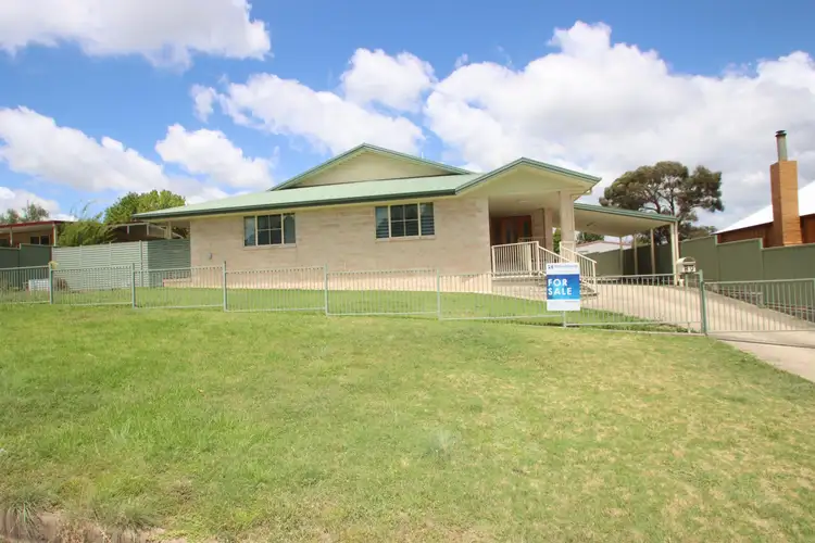 89 Petre Street, Tenterfield NSW 2372