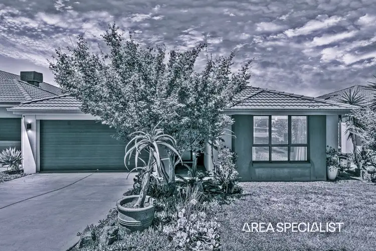 12 Half Moon Crescent, Pakenham VIC 3810