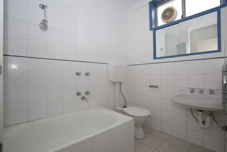 Fourth view of Homely apartment listing, 4/1 Rosney Street, Hawthorn VIC 3122