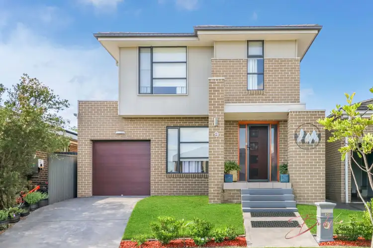 9 Scarlet Street, Jordan Springs NSW 2747