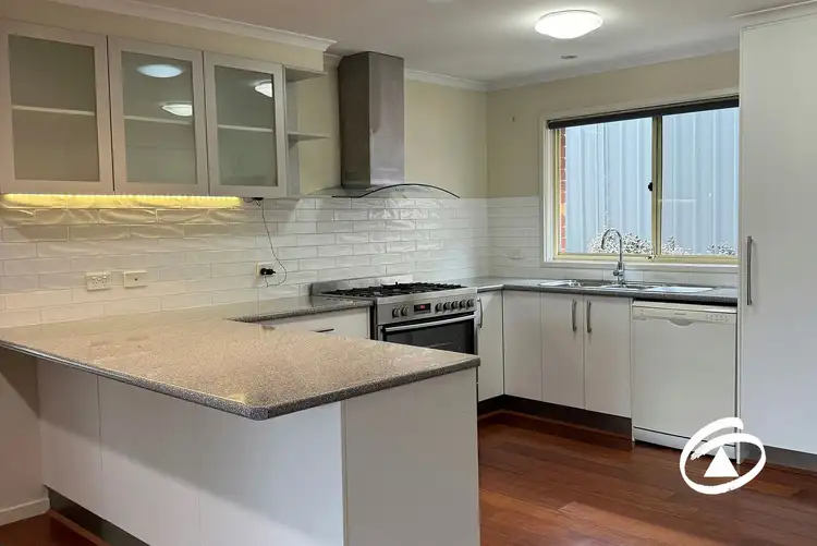 Second view of Homely house listing, 8 Aberdeen Heights, Pakenham VIC 3810