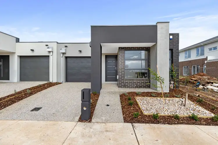 11 Sheniz Ave, Fraser Rise VIC 3336