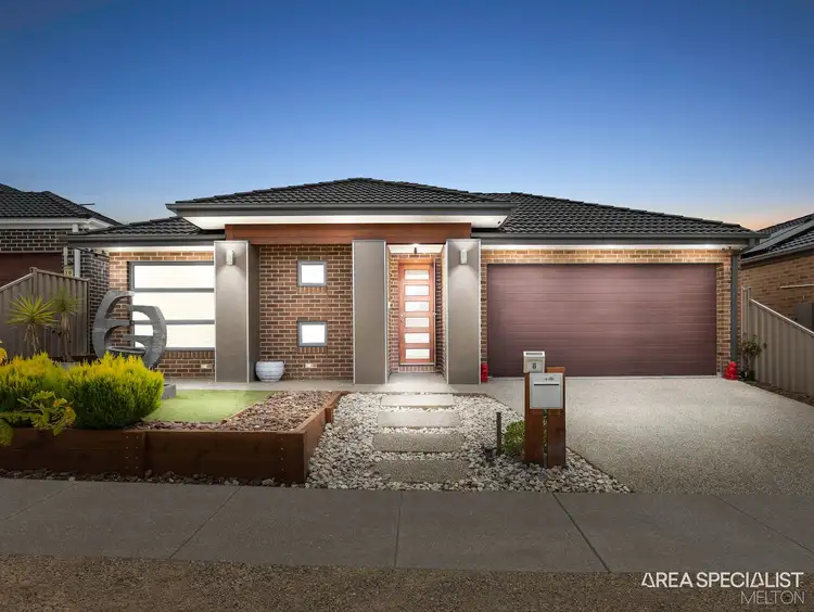 Second view of Homely house listing, 8 Caruana Crescent, Harkness VIC 3337