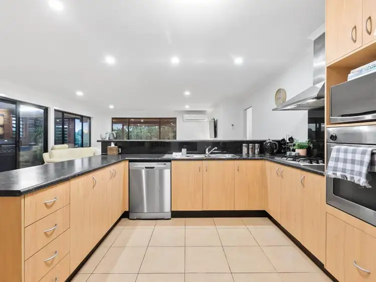 Sixth view of Homely house listing, 24 Julie Court, Langwarrin VIC 3910