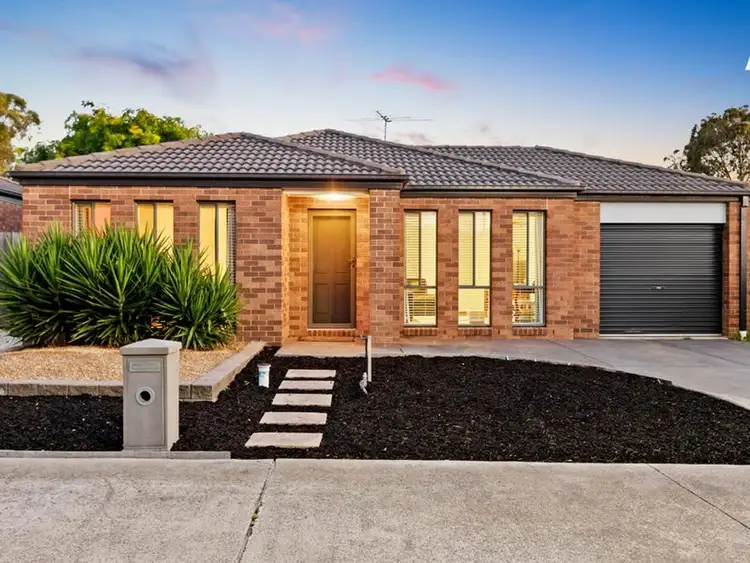 Second view of Homely unit listing, 2/21 Raneen Drive, Langwarrin VIC 3910