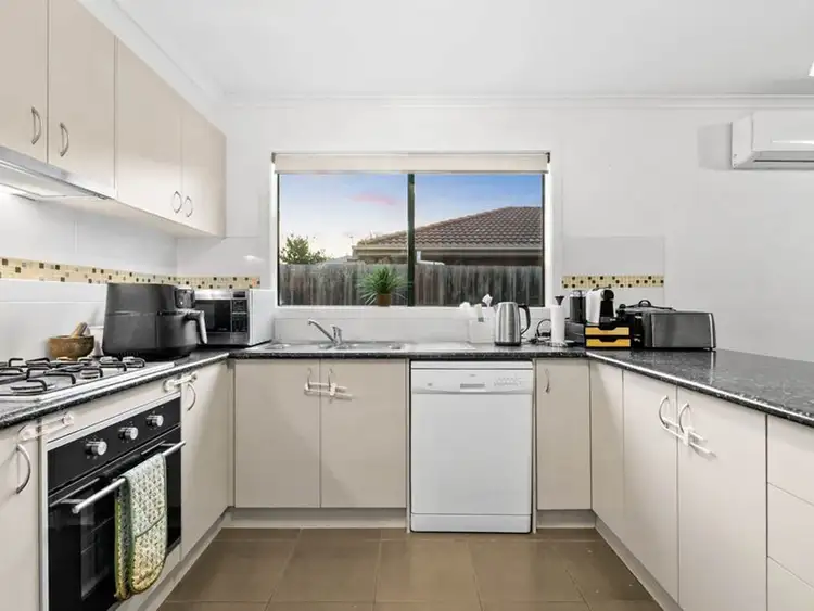 Fourth view of Homely unit listing, 2/21 Raneen Drive, Langwarrin VIC 3910