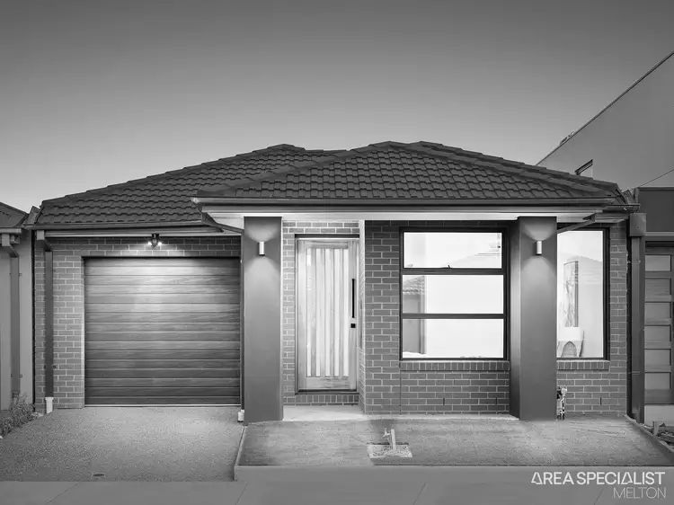 24 Huntingfield Street, Thornhill Park VIC 3335