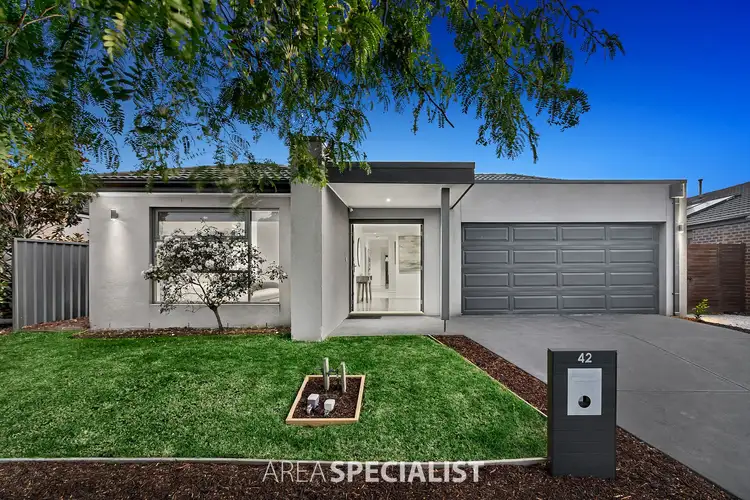 42 Fleuve Rise, Clyde North VIC 3978