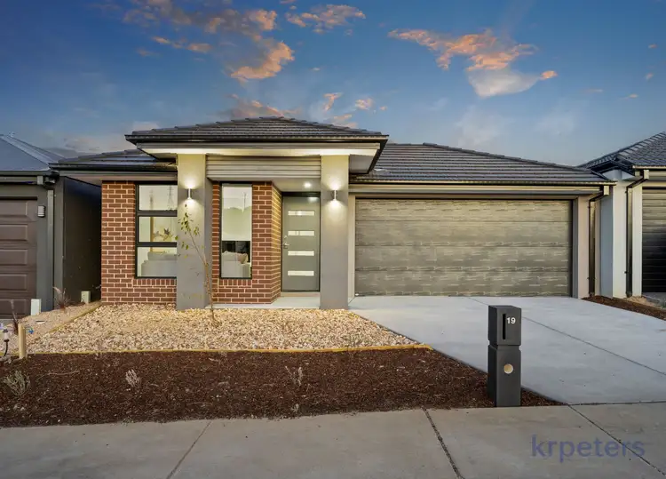 19 Faraya Road, Pakenham VIC 3810
