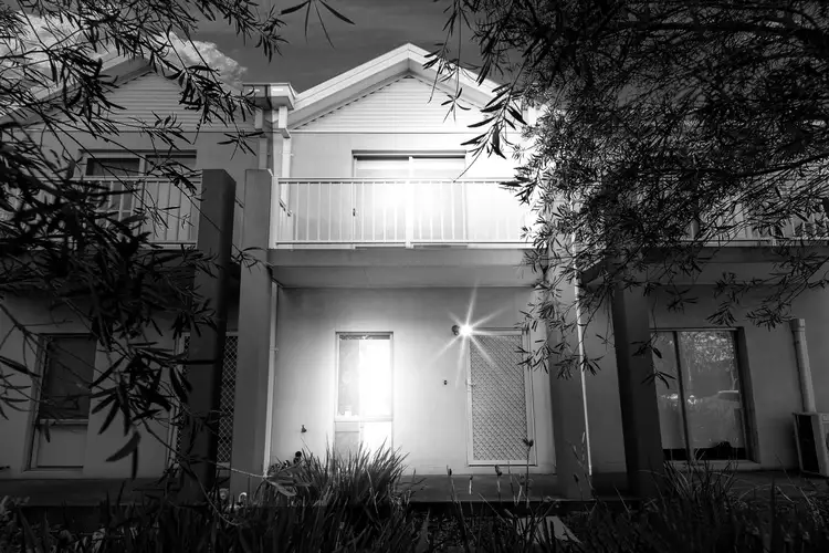 2 Kai Close, Caroline Springs VIC 3023