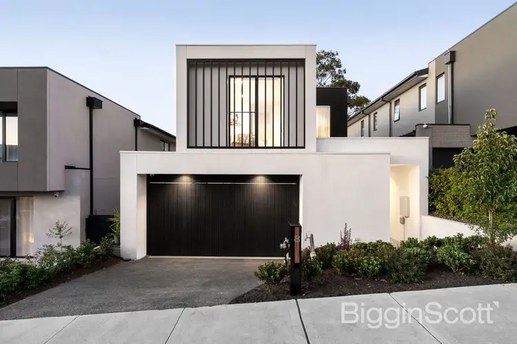 8 Silver Leaf Circuit, Doncaster VIC 3108