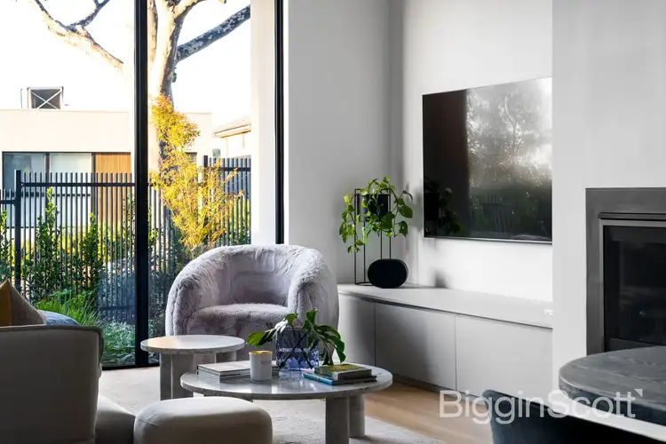 Fifth view of Homely house listing, 8 Silver Leaf Circuit, Doncaster VIC 3108