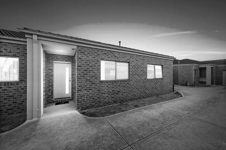 Main view of Homely unit listing, 2/15 Greenleaf Circuit, Tarneit VIC 3029