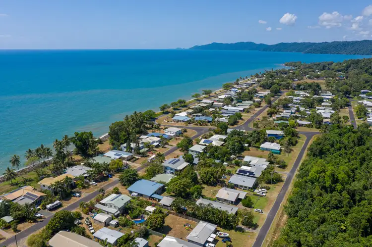 18 Maud Street, Flying Fish Point QLD 4860