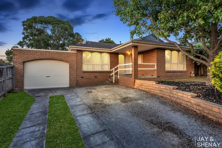 9 Currie Avenue, Endeavour Hills VIC 3802