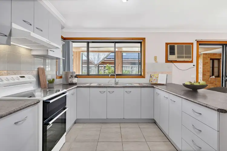 Second view of Homely house listing, 26 Karinya Close, Werribee VIC 3030