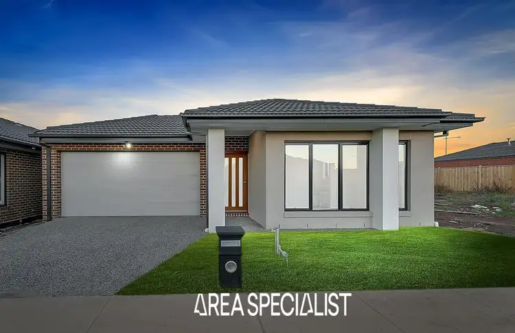 8 Houston Drive, Thornhill Park VIC 3335