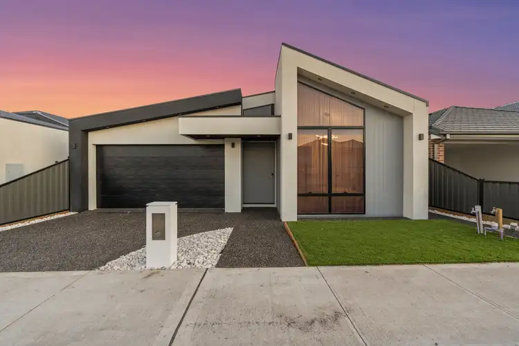 44 Jacksonia Drive, Mickleham VIC 3064