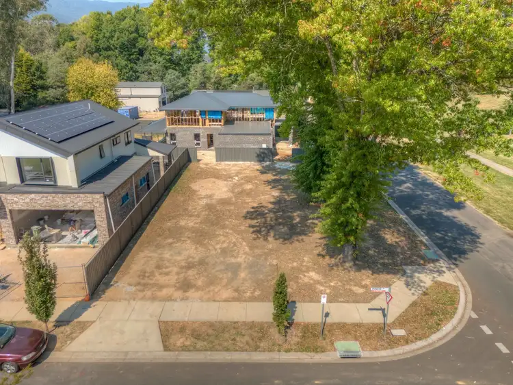 12 Pioneer Lane, Bright VIC 3741
