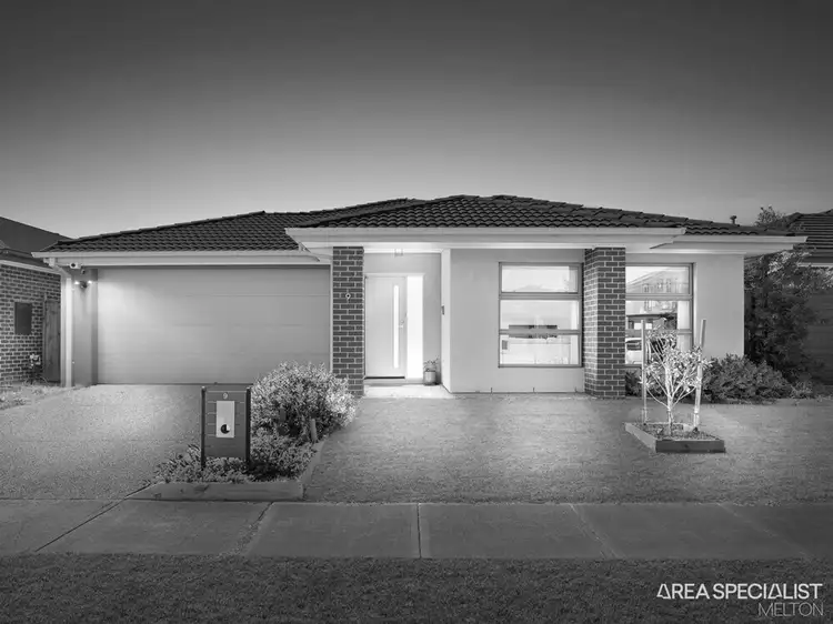 9 Fairford Road, Thornhill Park VIC 3335