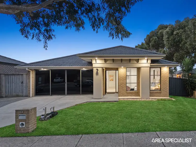 52 Chantenay Parade, Cranbourne North VIC 3977