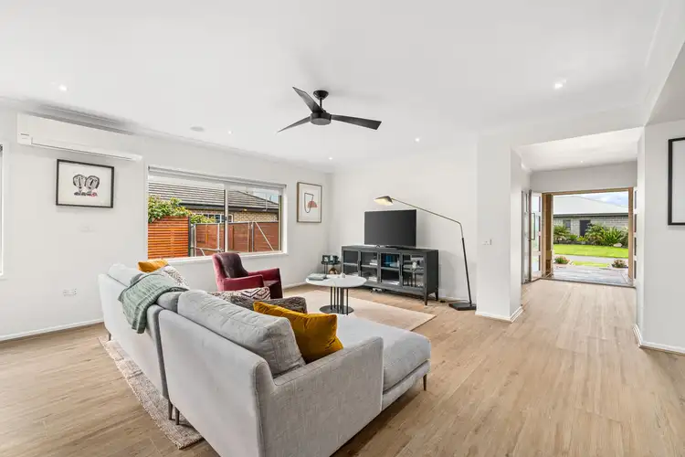 Sixth view of Homely house listing, 8 Windsor Court, Traralgon VIC 3844