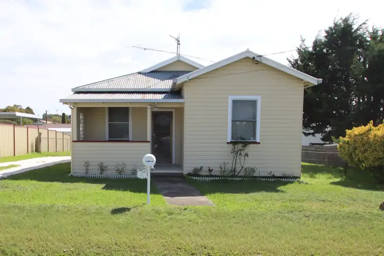 44 Margaret Street, Tenterfield NSW 2372