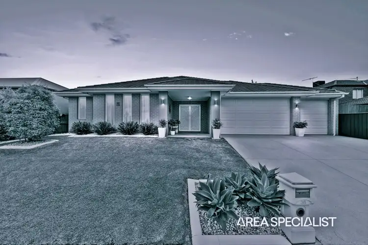36 McGarvie Crescent, Pakenham VIC 3810