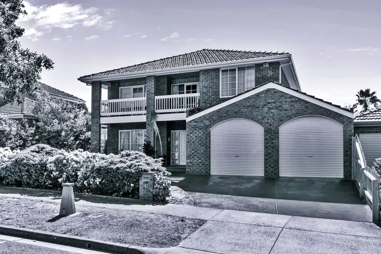 11 Lakeland Court, Dingley Village VIC 3172