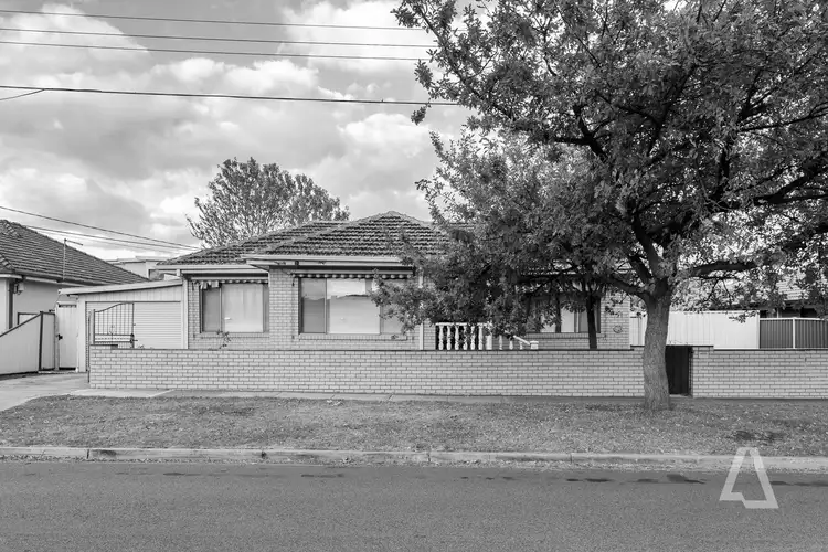2F Emily Street, St Albans VIC 3021