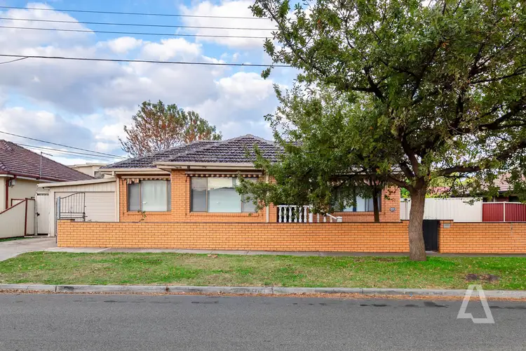 2F Emily Street, St Albans VIC 3021