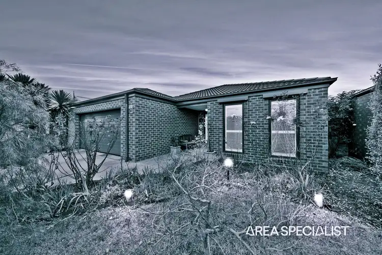 48 Cumberland Drive, Pakenham VIC 3810