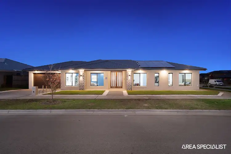 2 Parlia Street, Clyde North VIC 3978