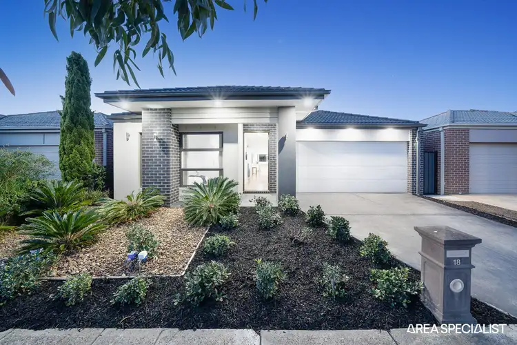 18 Calabrese Circuit, Clyde North VIC 3978